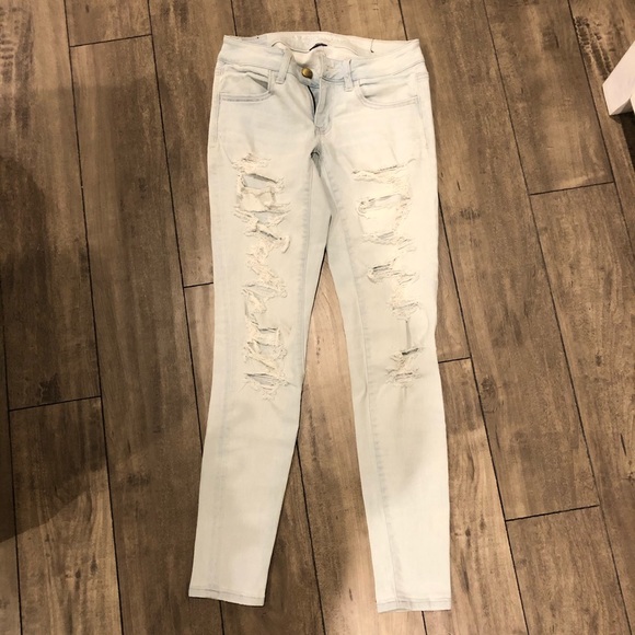American Eagle distressed light wash skinny jeans - Picture 1 of 2